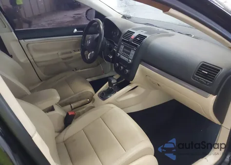 2010 Volkswagen Jetta Limited Edition z USA, uszkodzony, nr VIN 3VWAX7AJ5AM158961